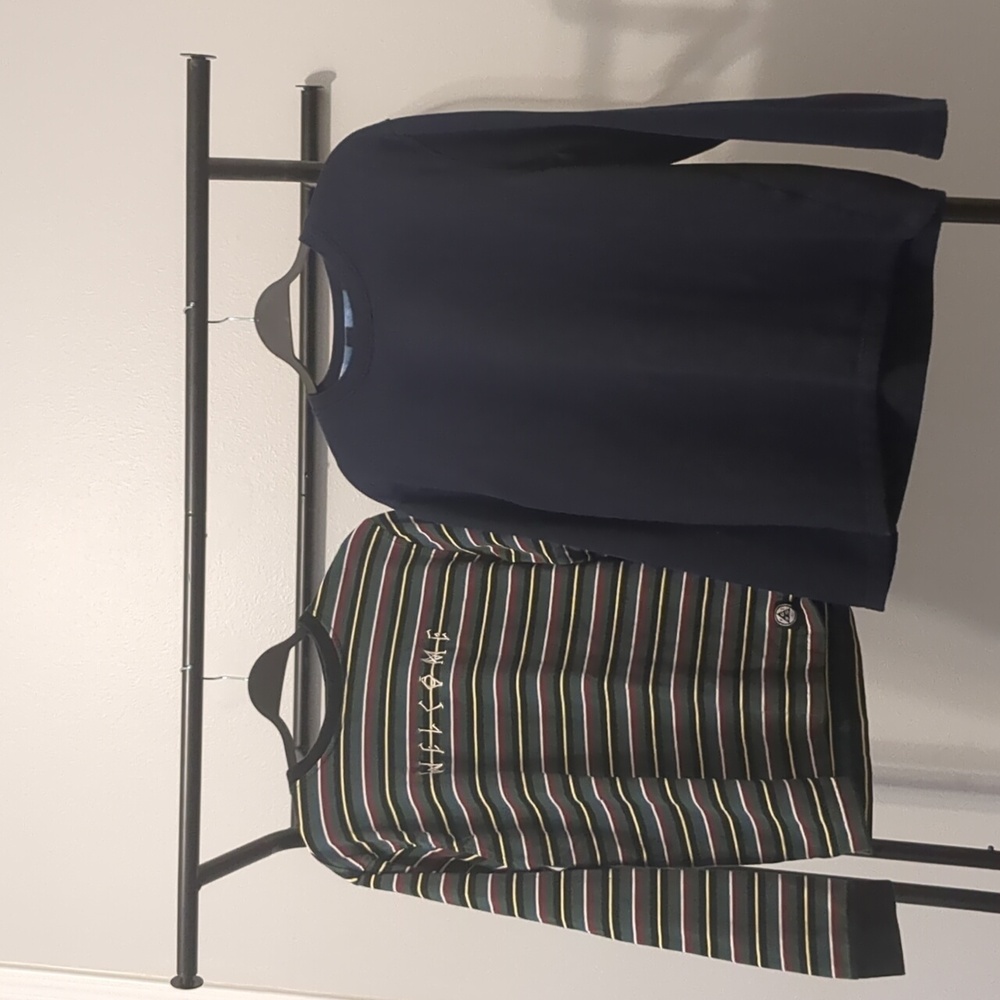 Bundle 2 men's long sleeve shirts